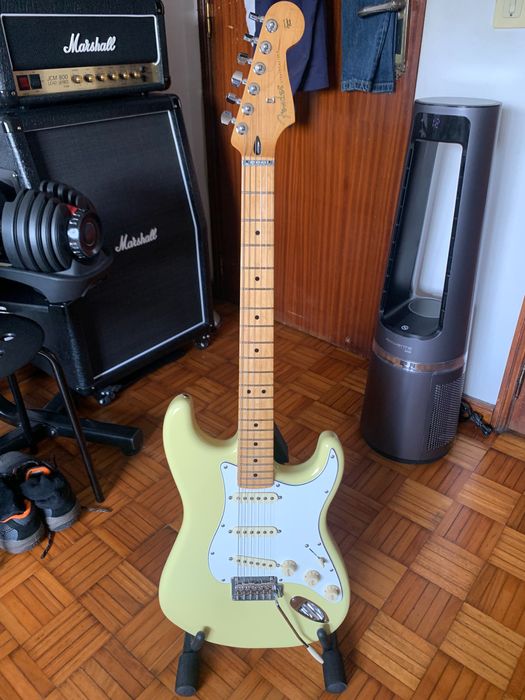 Fender Stratocaster Player II Hialeah Yellow