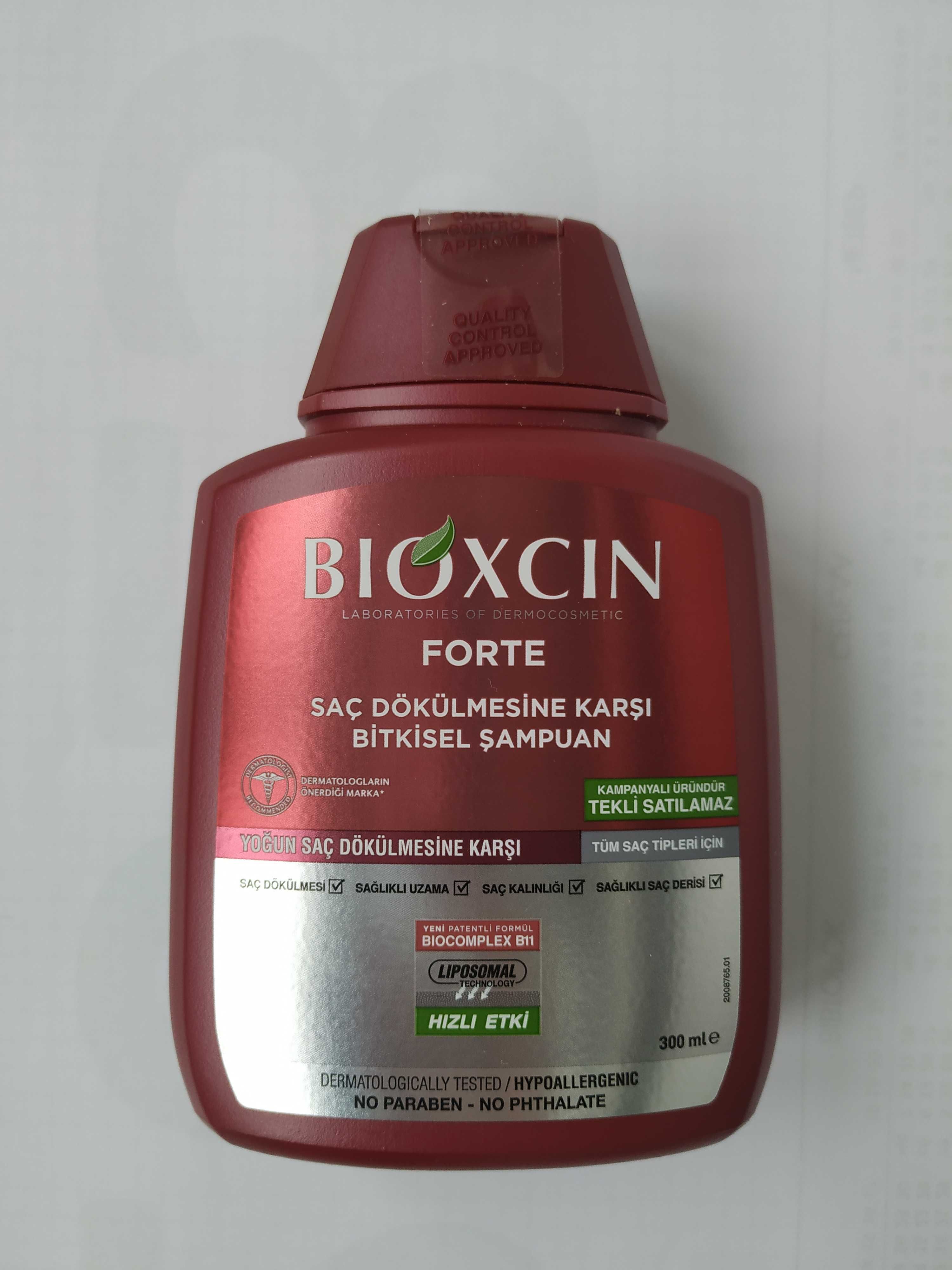 Рослинний шампунь Bioxcin проти інтенсивного випадіння волосся.