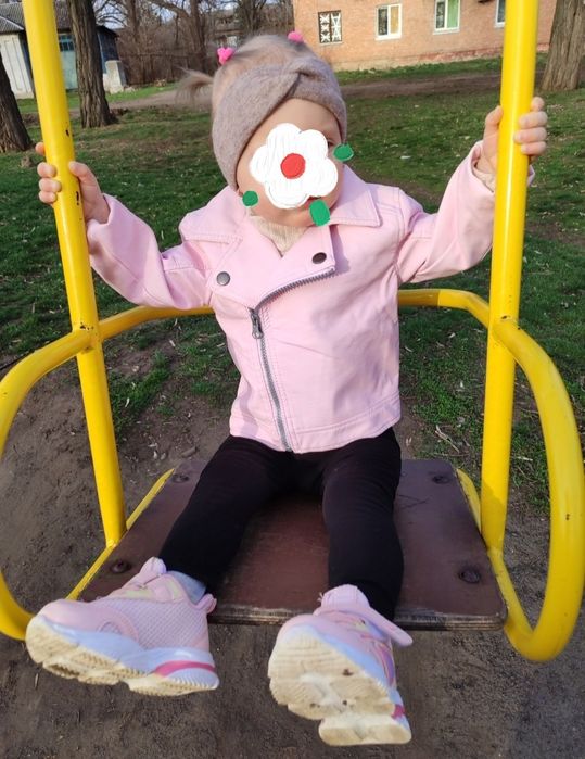 Рожева косуха на дівчинку