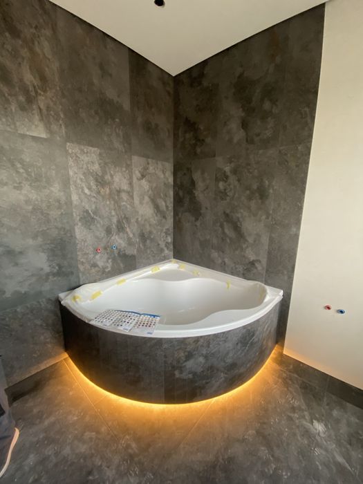 Душовий піддон, полички, меблі з плитки