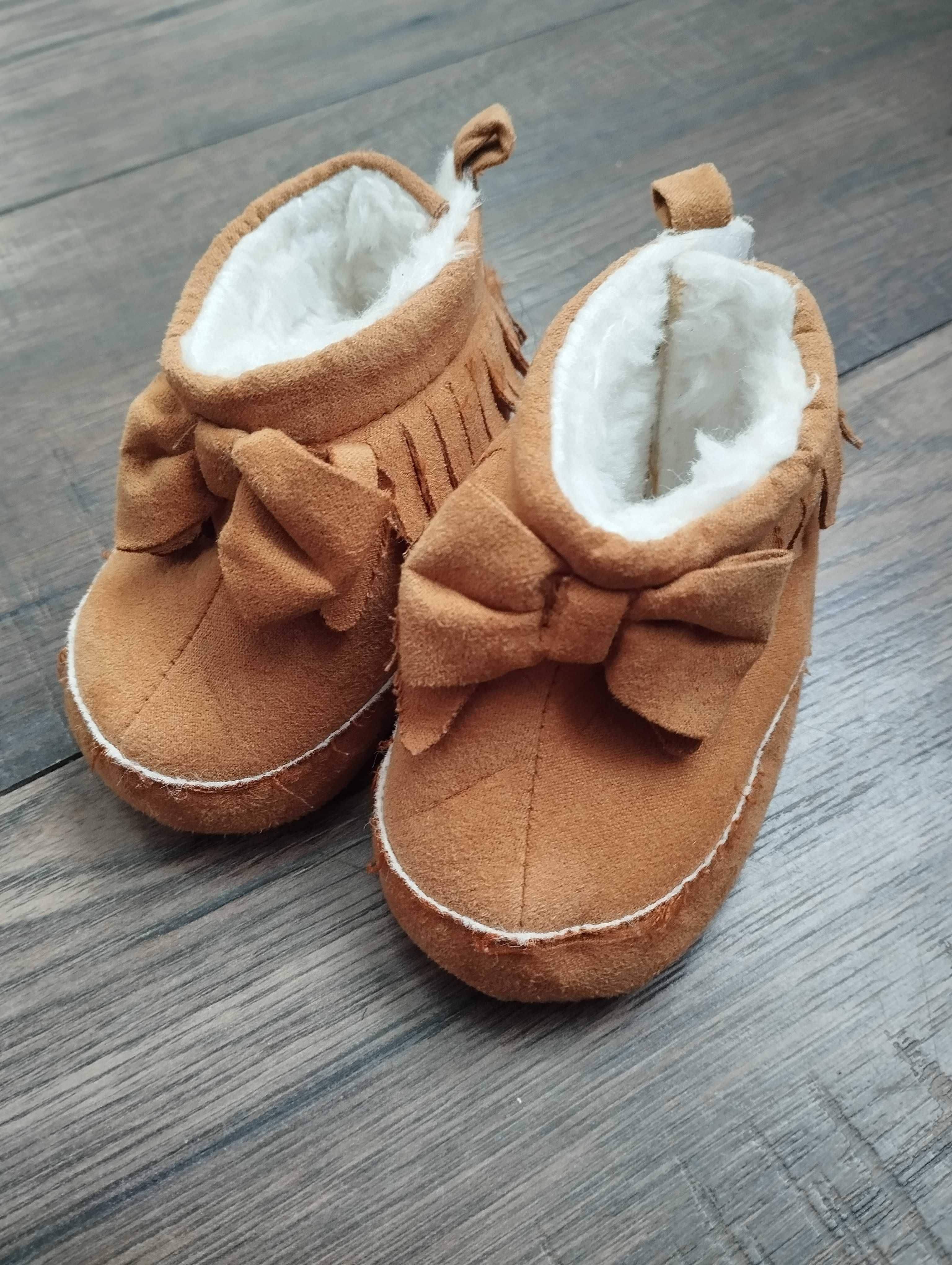 Zimowe buciki dla dziewczynki