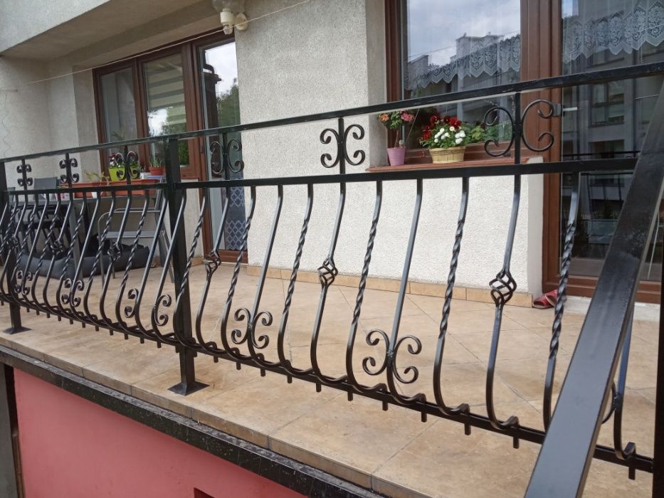 Bramy ogrodzenia balustrady
