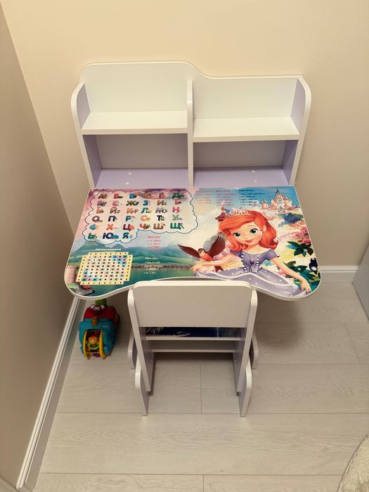 Дитячі меблі парта
