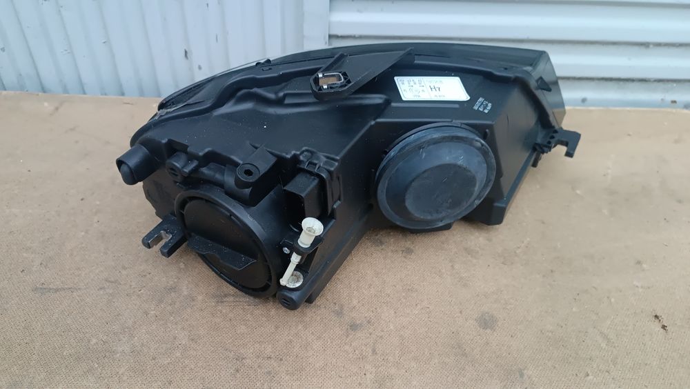 Vendo farol esquerdo de Audi A3 8P ano 2003