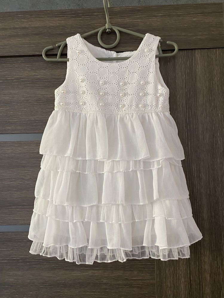Платье белое,   на 2-3 годика