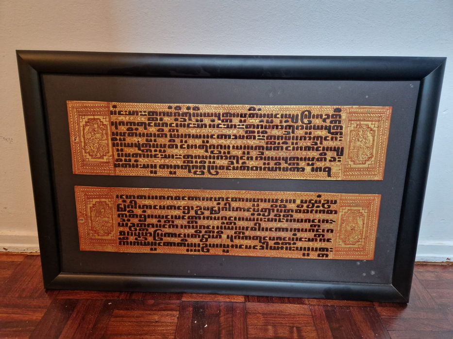 Quadro de origem desconhecida  70 x 44 cm.Placa em metal com inscrição