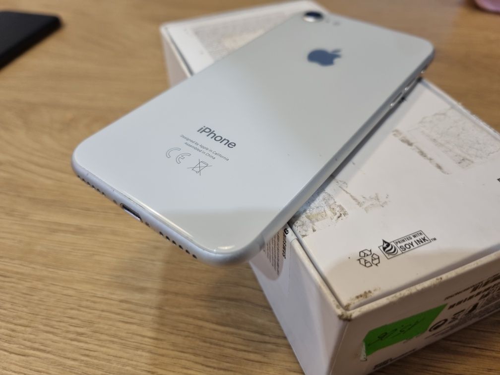 Iphone 8 64gb sprawny ładny