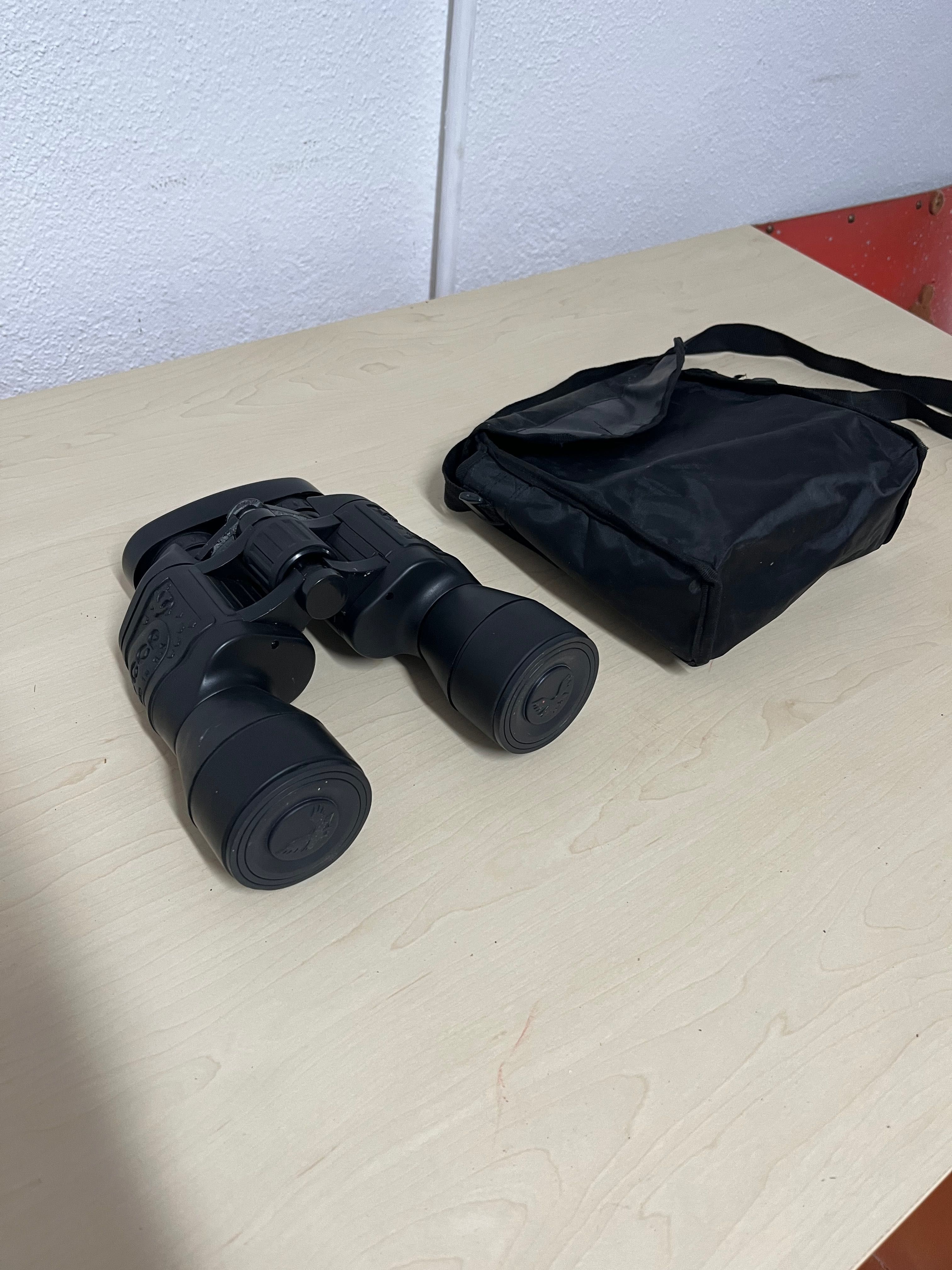 Vendo binóculos de mão