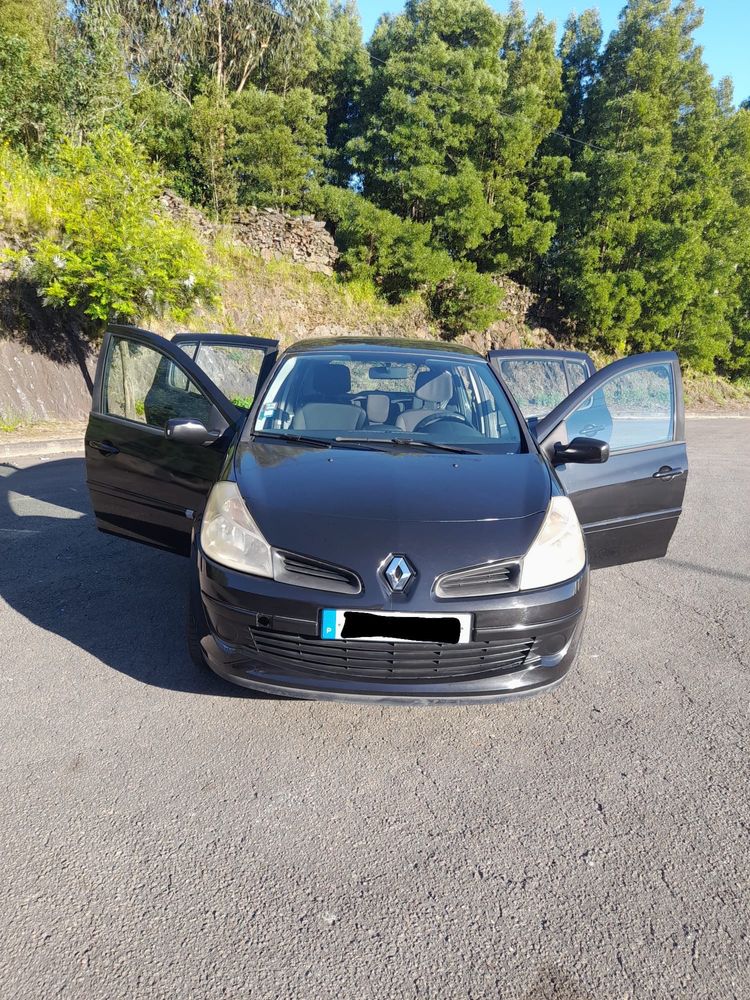 RENAULT Clio III 1.2 (75 cv)