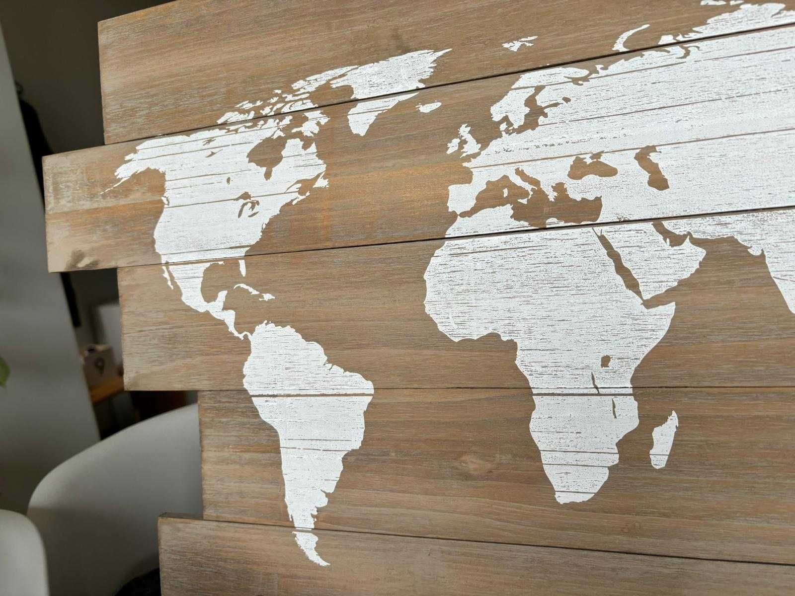 Chaveiro / porta chaves de parede em madeira com mapa do mundo