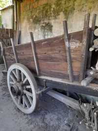 Carroça e carro de bois antigos