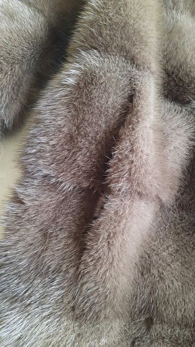 Норкова шуба кольору капучино