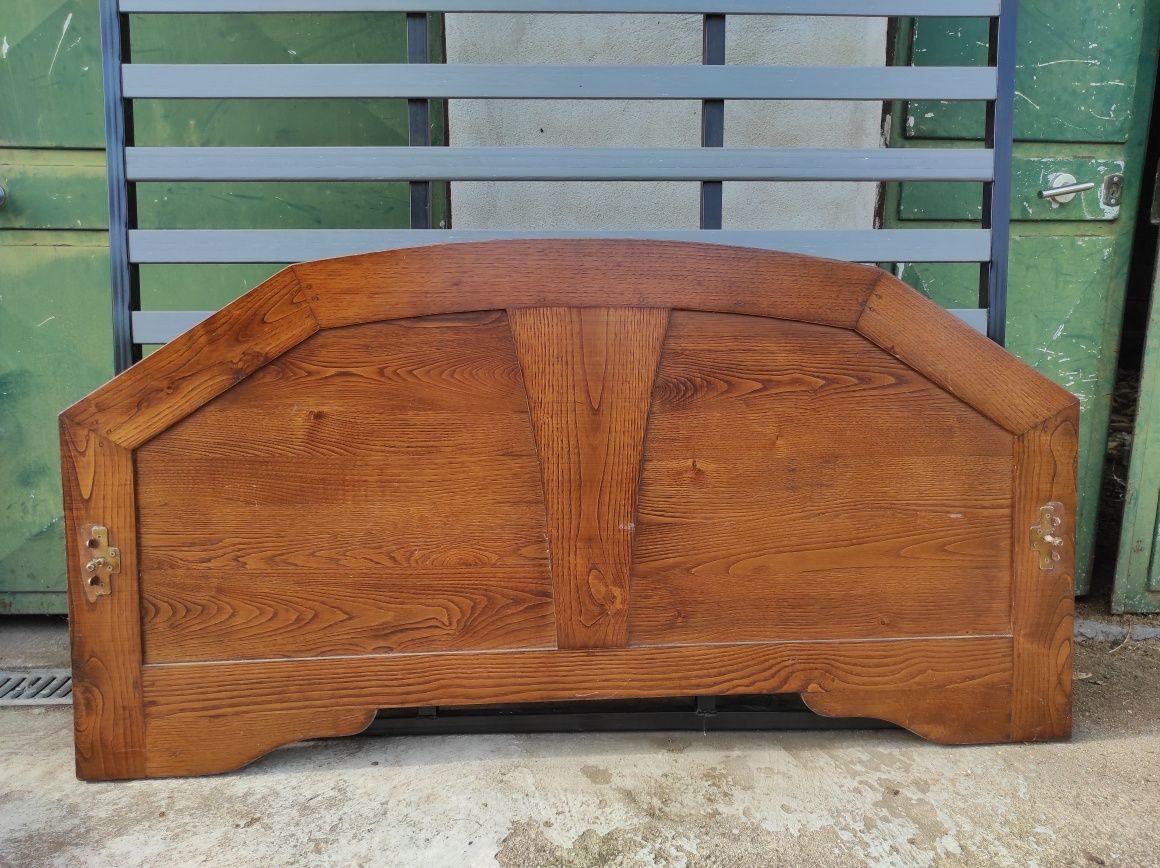 Cama de casal em castanho