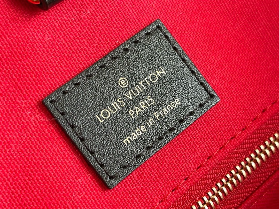 Louis Vuitton Keepall – klasyczna torba Monogram z czarnymi elementami