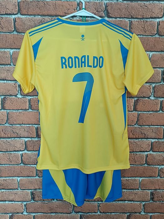 Strój piłkarski dziecięcy z getrami Al-Nassr Ronaldo rozm. 146