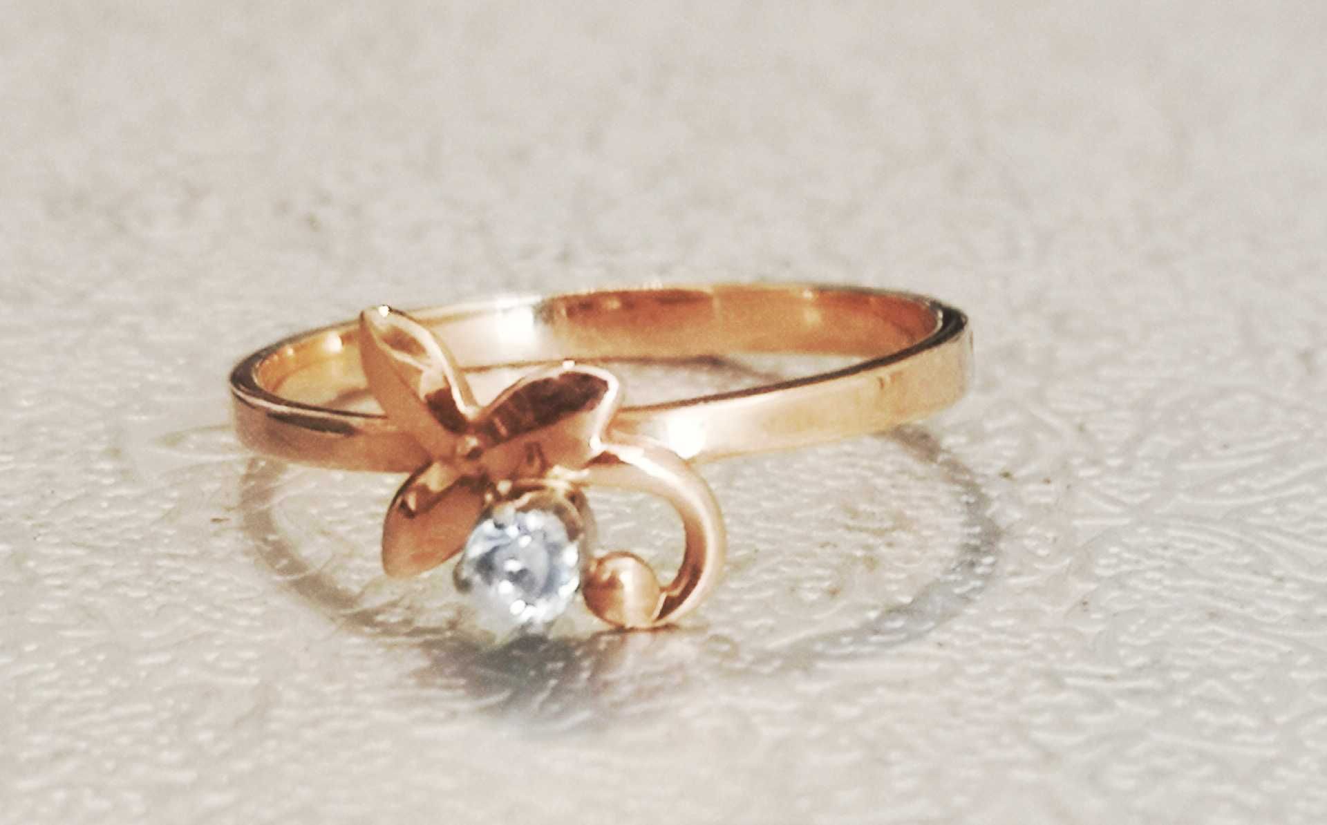 Złoty pierścionek z nietypową cyrkonią 1,95g  / Nowy Lombard / Cz-wa