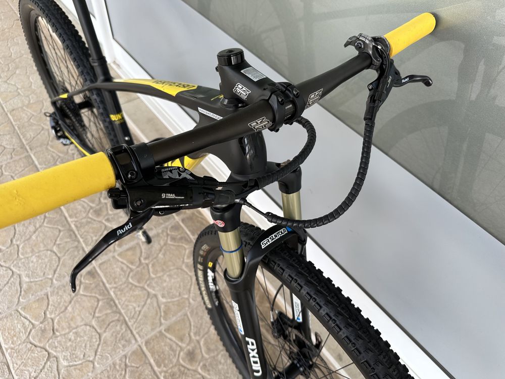 Bicicleta de BTT roda 29 - Carbono 12v