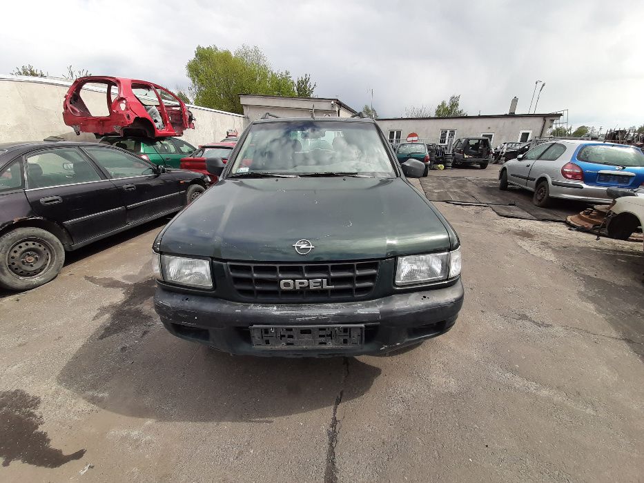 Opel Frontera 2.2 TDi 2001r. Maska przednia