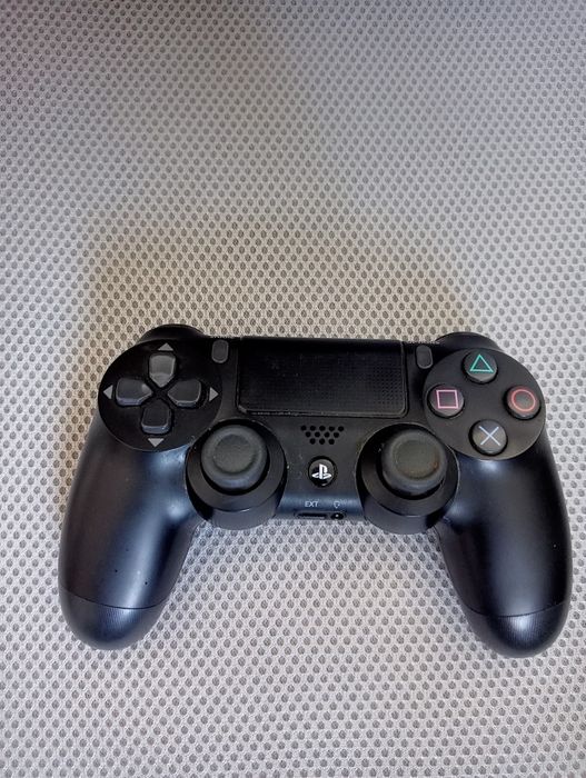 Ps4 pro 1Tb + 2 jogos