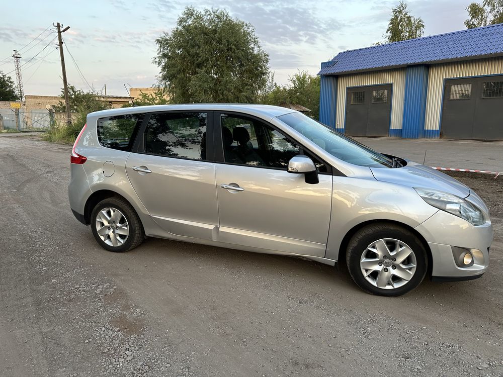 renault grand scenic 7 мест