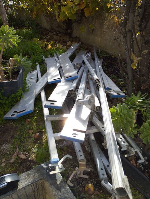 Andaimes em Alumínio e Ferro