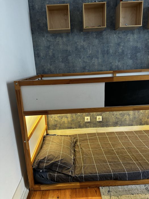 Beliche em madeira IKEA modelo Kura