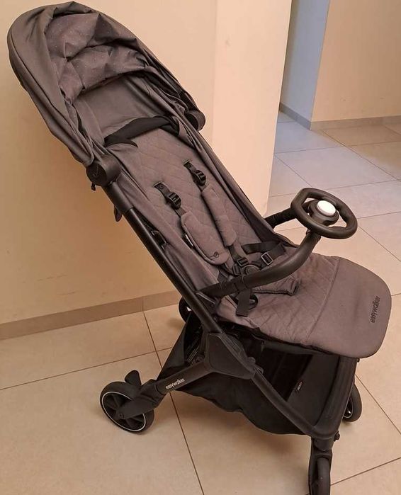 Wózek spacerowy Easywalker jackey  w kolorze ciemny szary