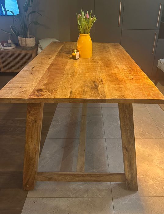 Stół z drewna mango