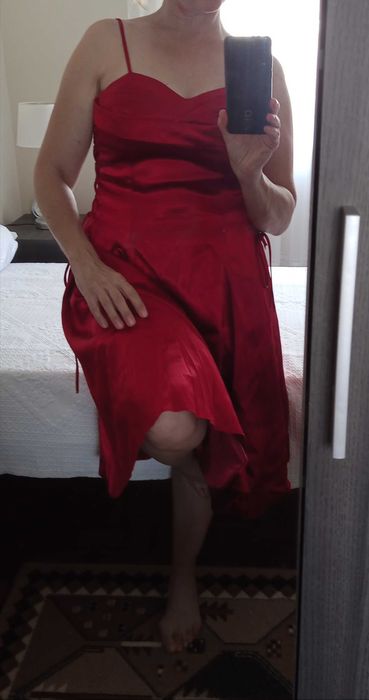 Vestido vermelho clássico T.40 tipo cetim 20€