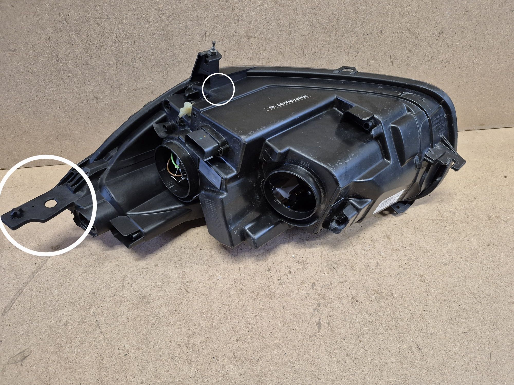 Lampa reflektor ford Transit courier lift prawy europa czarny