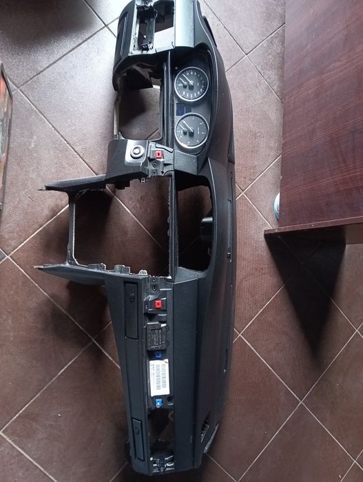 BMW E60 E61 deska z kubkami i headup kubki start stop czarna ładna