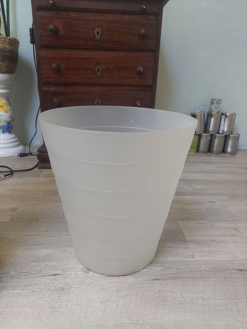 Caixote plástico ikea