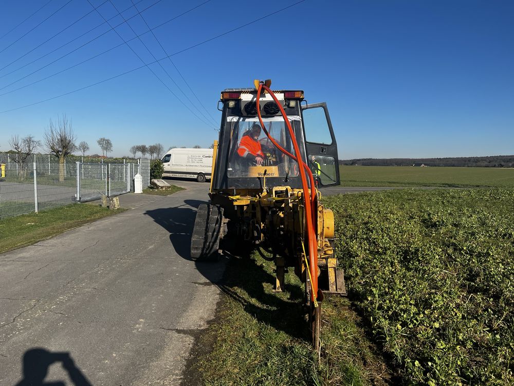 Pługoukładacz, wykopy liniowe, światłowody,