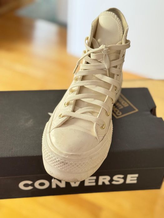 Ténis All Star Chuck Taylor brancos como novos