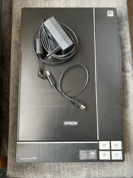 Планшетний сканер Epson V37