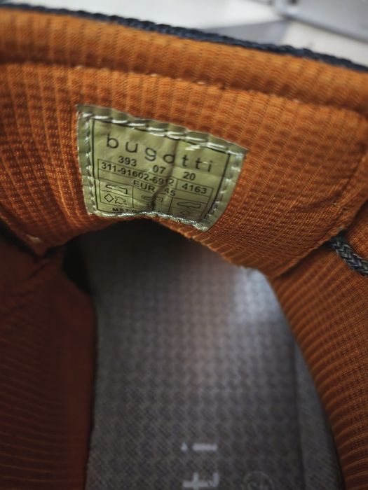 Шикарні  темно-сині туфлі дербі Bugatti