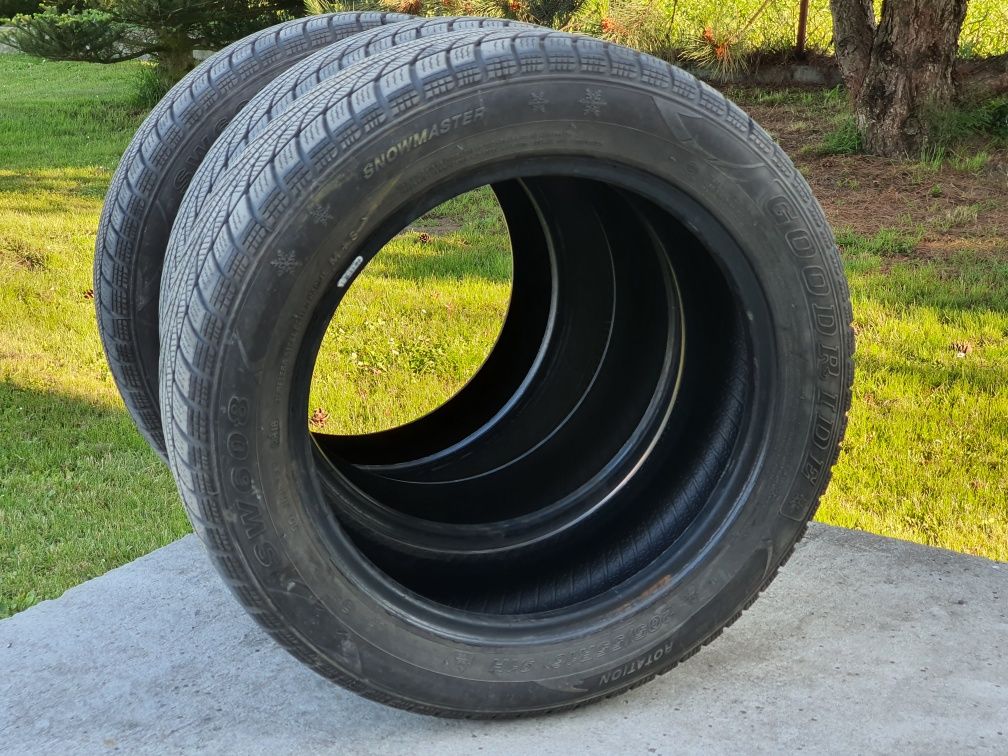 Komplet opon zimowych Goodride SW608 Snowmaster 205/55 R16