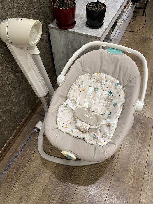 Крісло-гойдалка 2в1 Joie. Працює і від павера і від мережі