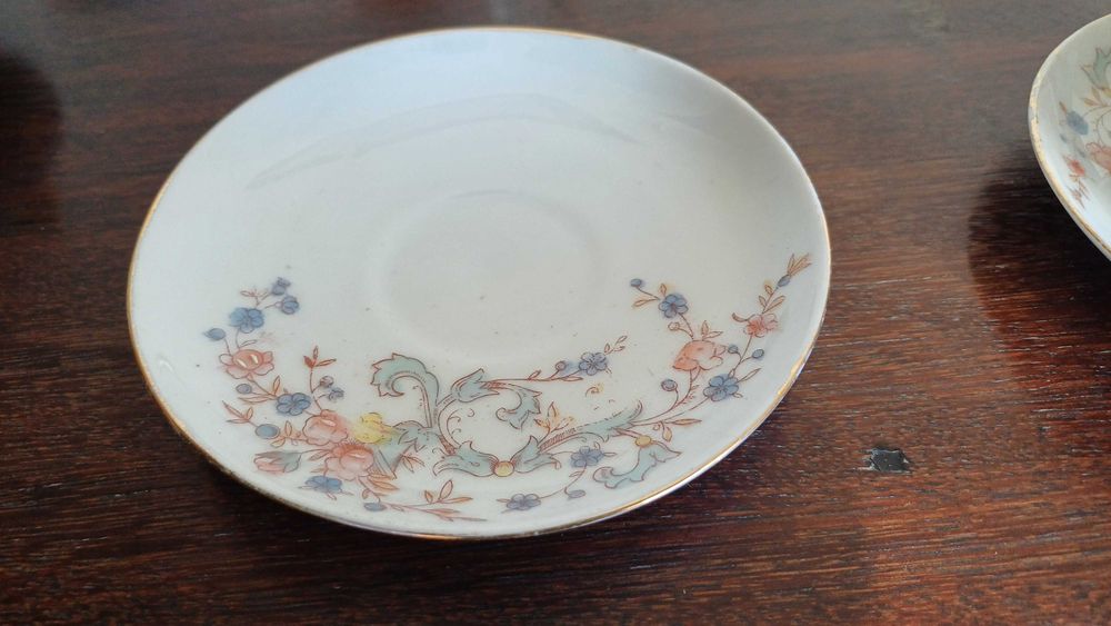 Chávenas em porcelana com marca