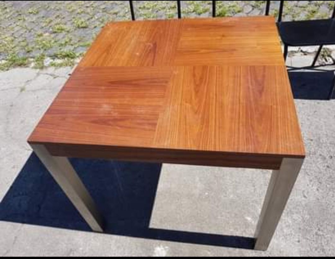 Conjunto Aparador + Mesa quadrada com 4 cadeiras