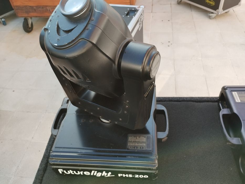 Vendo dois mouvings heads PH200 Future-light