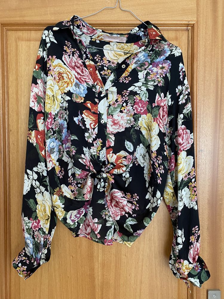 Blusa com padrao flores