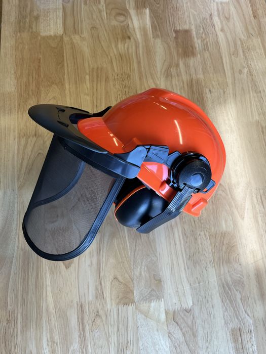 Kask ochronny pilarza