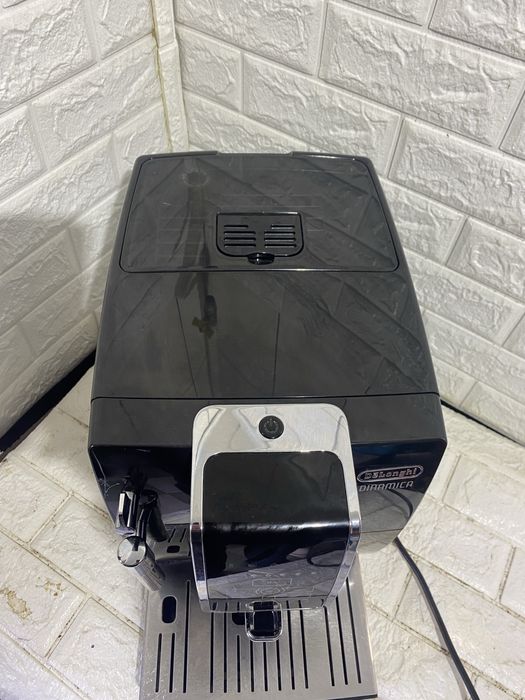Кавомашина Delonghi Dinamica