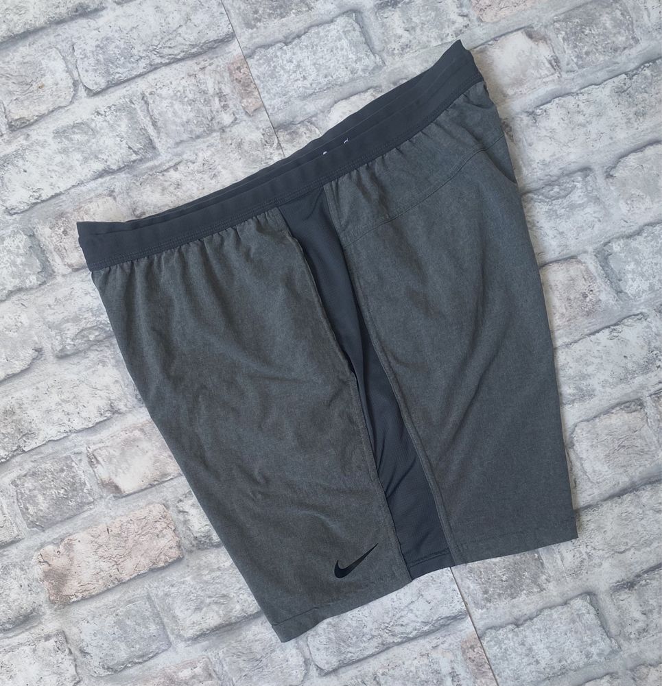 Нейлоновые шорты NIKE для зала либо на каждый день