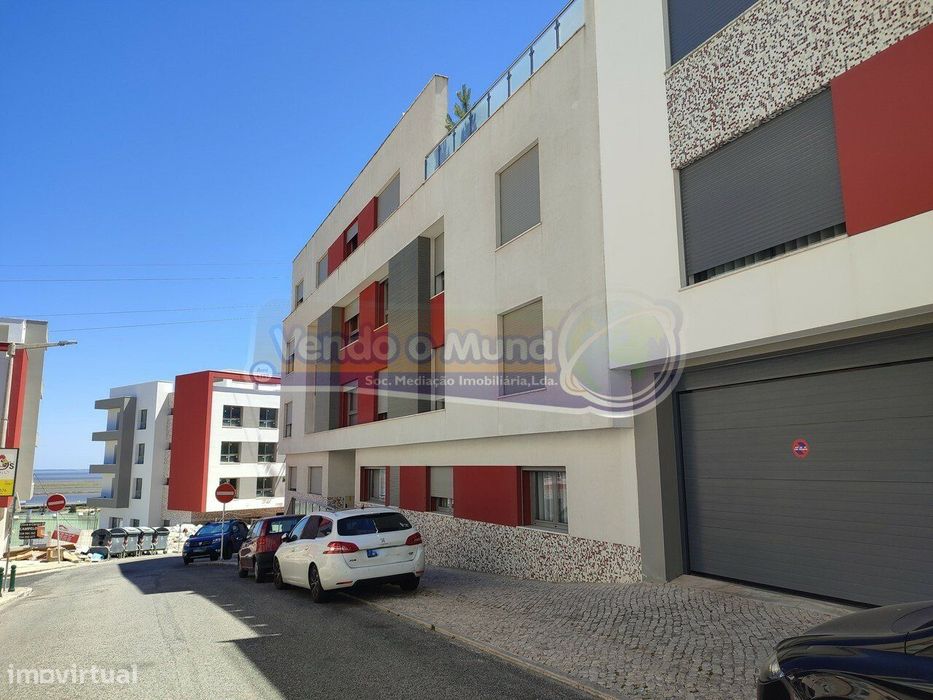 Moradia T2+1 em Santa Iria da Azóia (STI006)