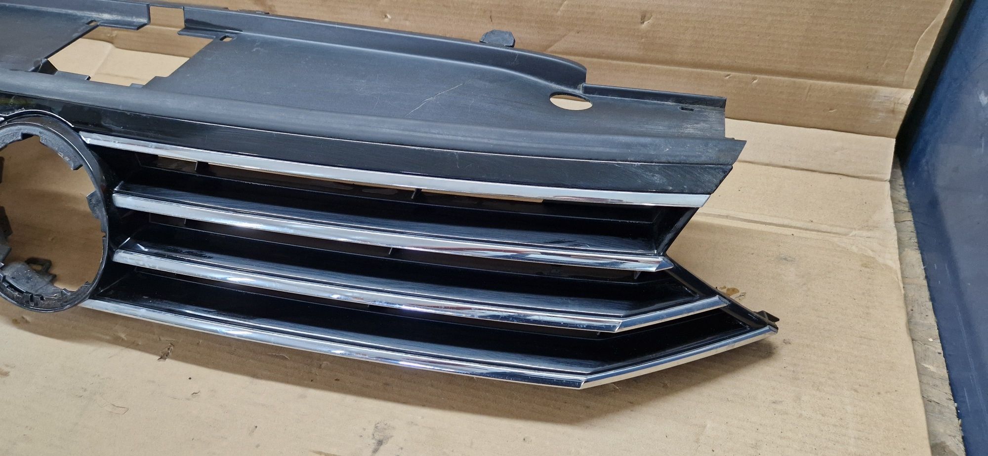 Grill atrapa zderzaka przod vw passat b8