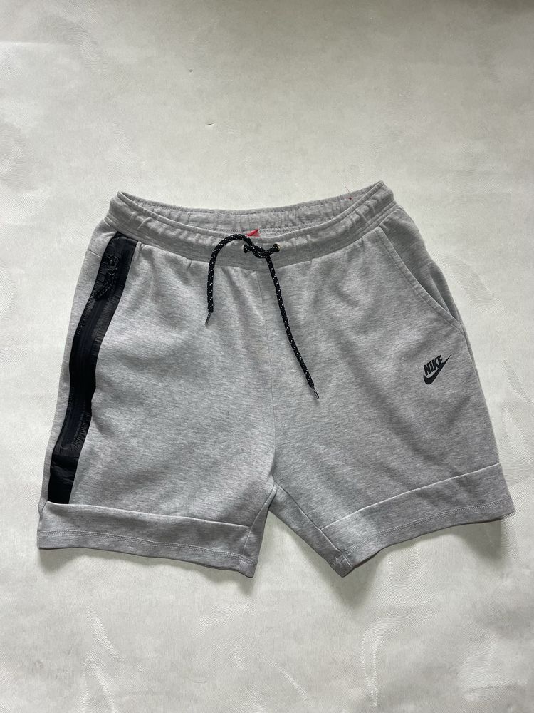 Шорты Nike Tech Fleece, Moncler, Palm angels, Arcteryx