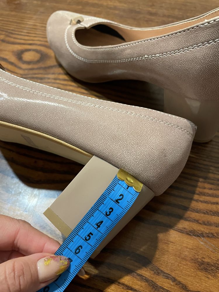 Продам женские туфли