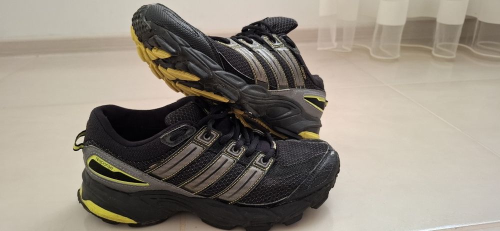 Кросівки Adidas Gore tex 38